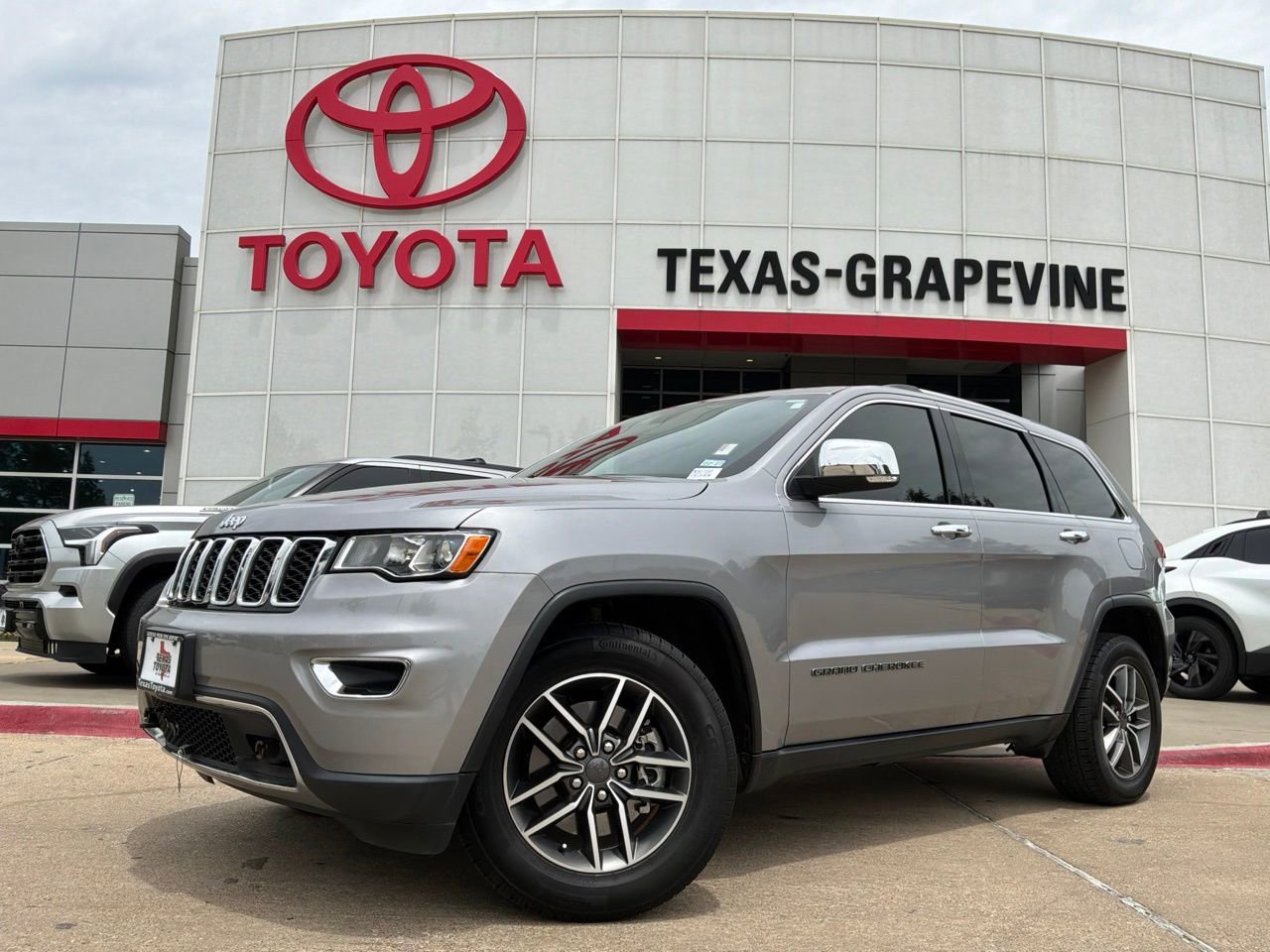 Used 2021 Jeep Grand Cherokee Limited AWD/4WD image 2