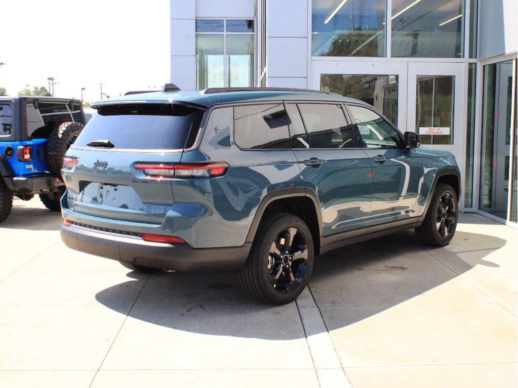 New 2026 Jeep Grand Cherokee L Limited w/ Limited Altitude Package AWD/4WD image 6