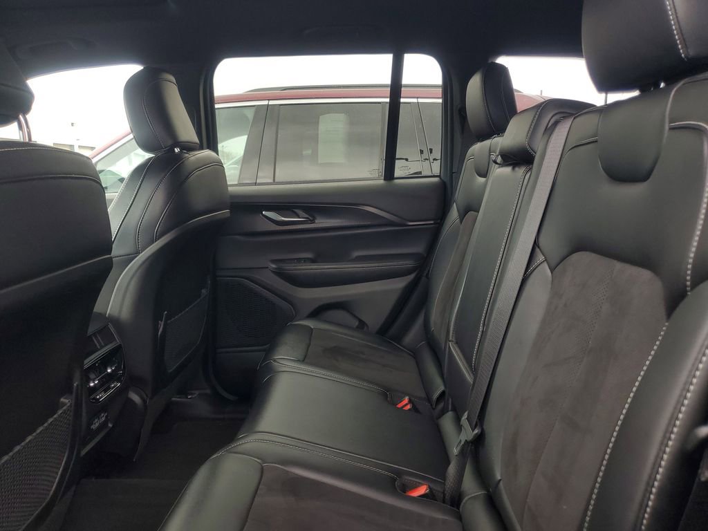 Used 2024 Jeep Grand Cherokee Altitude image 32