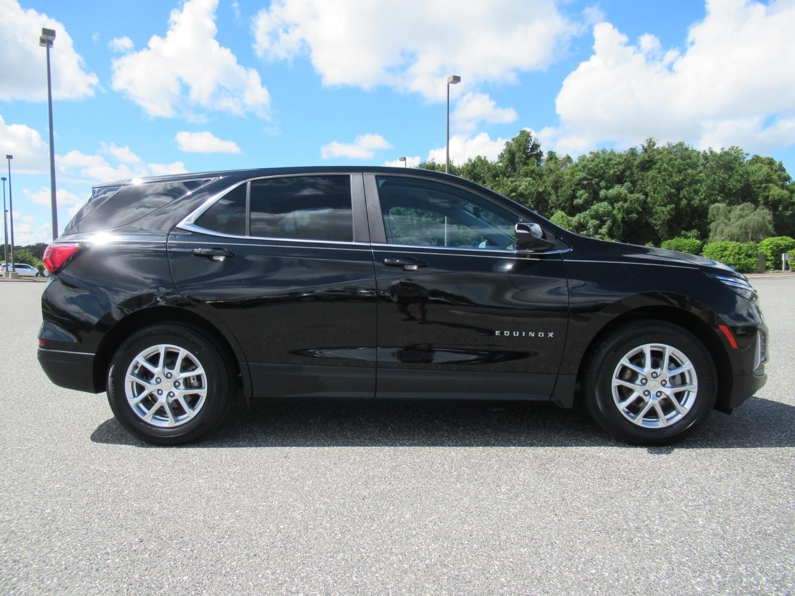 Used 2022 Chevrolet Equinox LT FWD image 2
