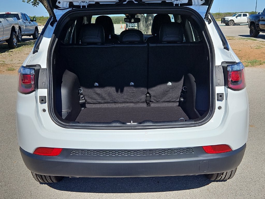New 2027 Jeep Compass Latitude AWD/4WD image 16