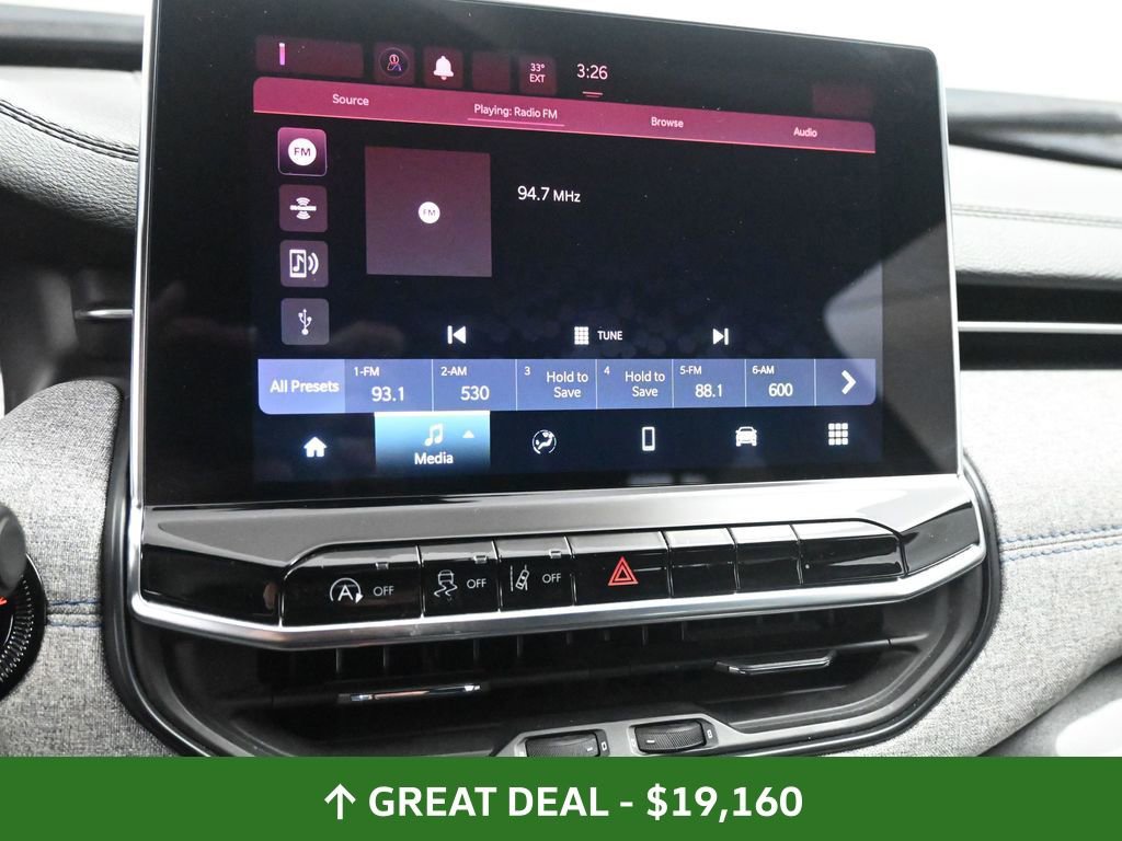 Used 2024 Jeep Compass Latitude image 32