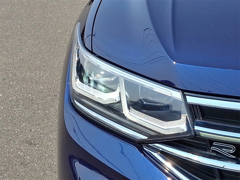 Used 2022 Volkswagen Tiguan SEL R-Line image 9