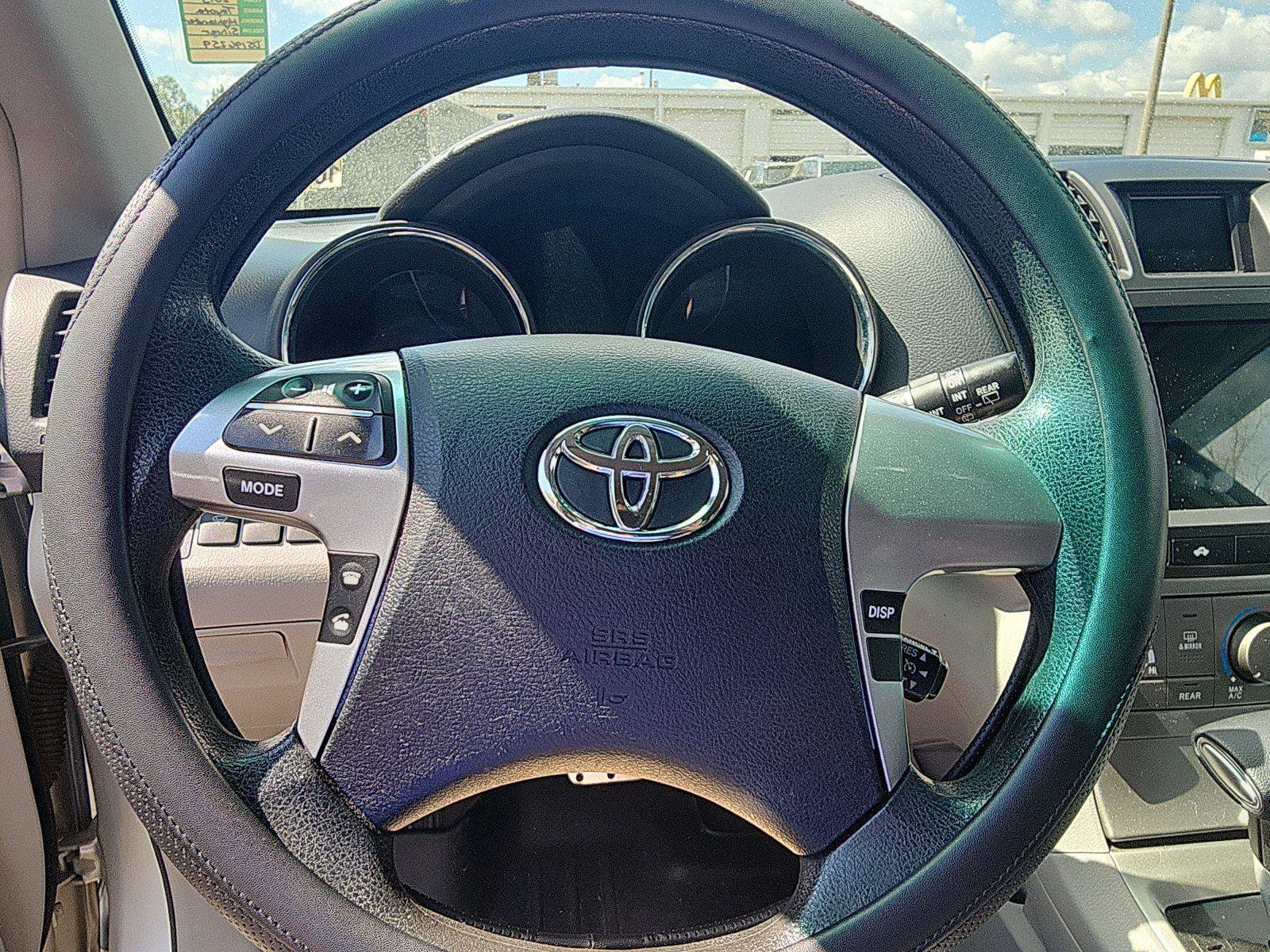 Used 2013 Toyota Highlander 4WD w/ Cold Weather Pkg image 10