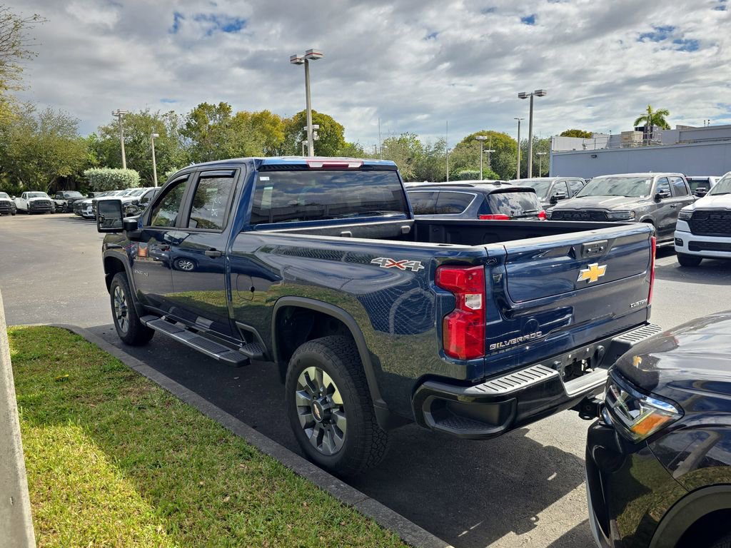 Used 2022 Chevrolet Silverado 2500 Custom w/ Custom Value Package image 4
