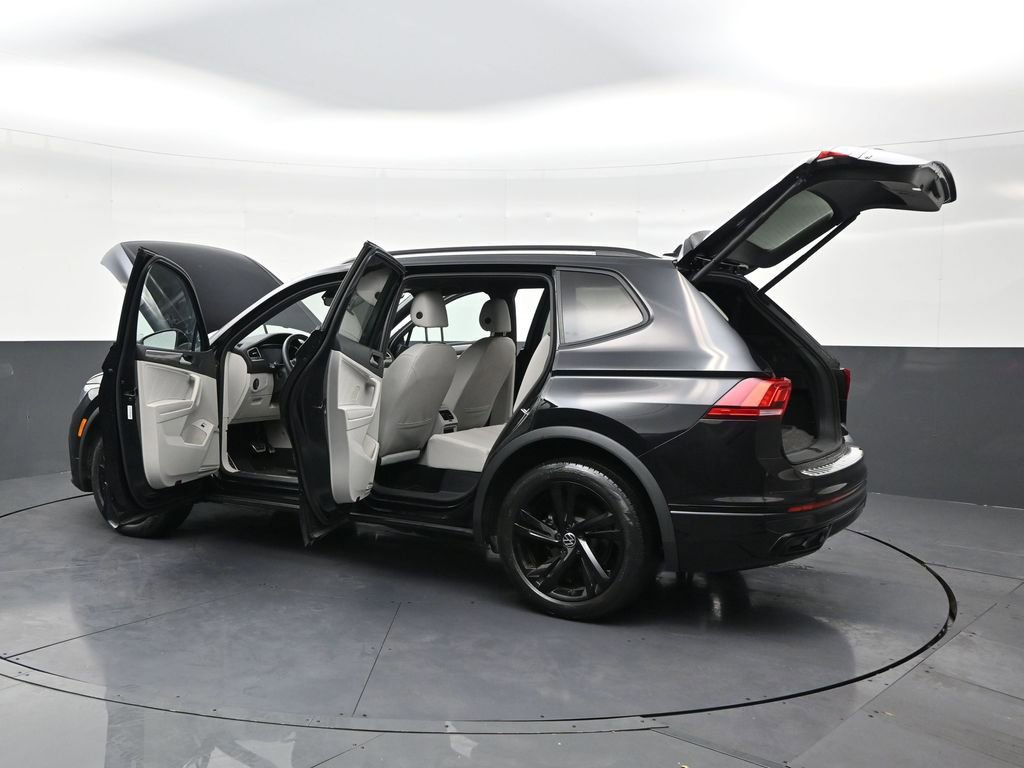 Used 2023 Volkswagen Tiguan SE R-Line image 31