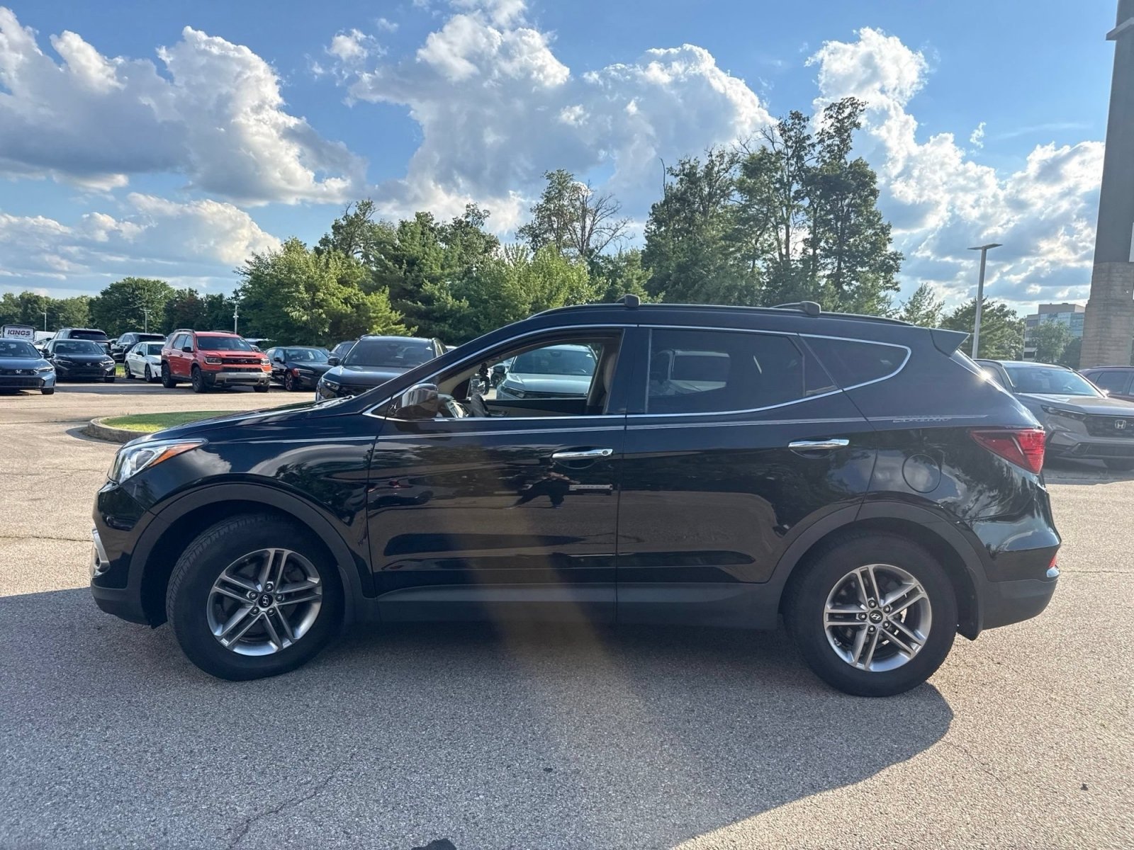 Used 2017 Hyundai Santa Fe Sport AWD/4WD image 2