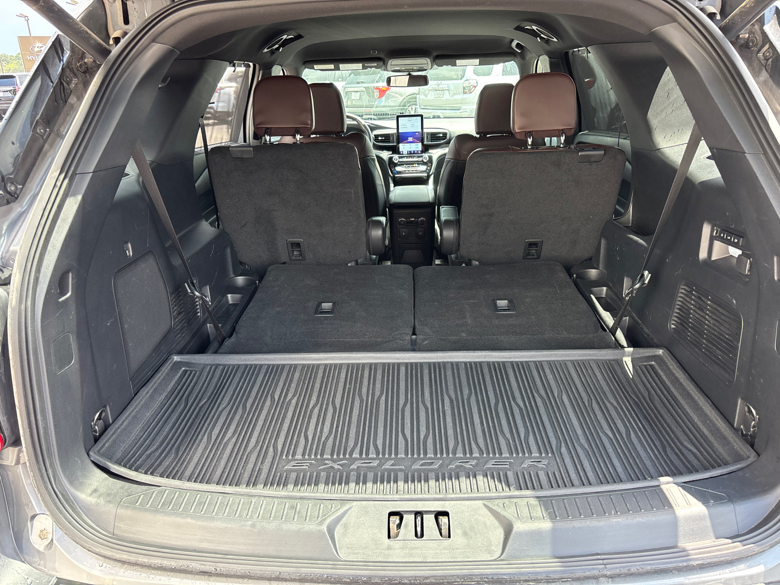 Used 2022 Ford Explorer Platinum w/ Equipment Group 601A AWD/4WD image 9