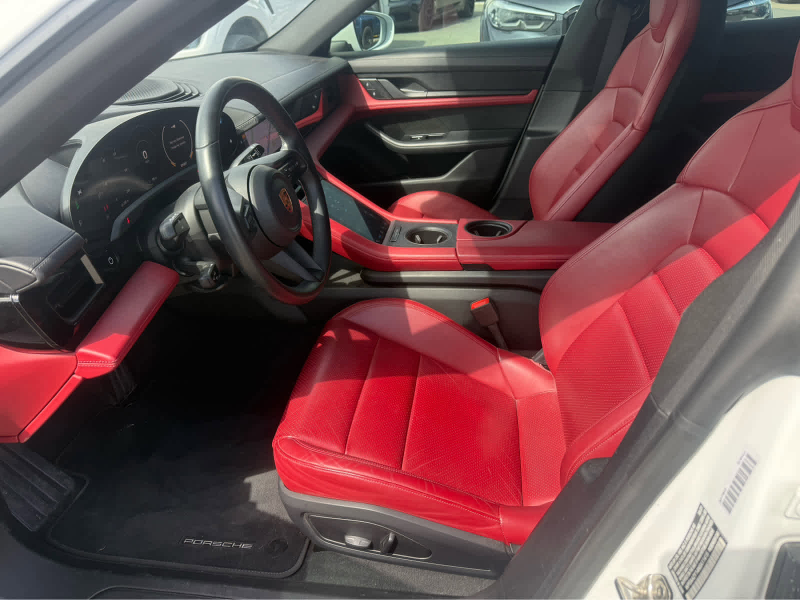 Used 2022 Porsche Taycan image 5