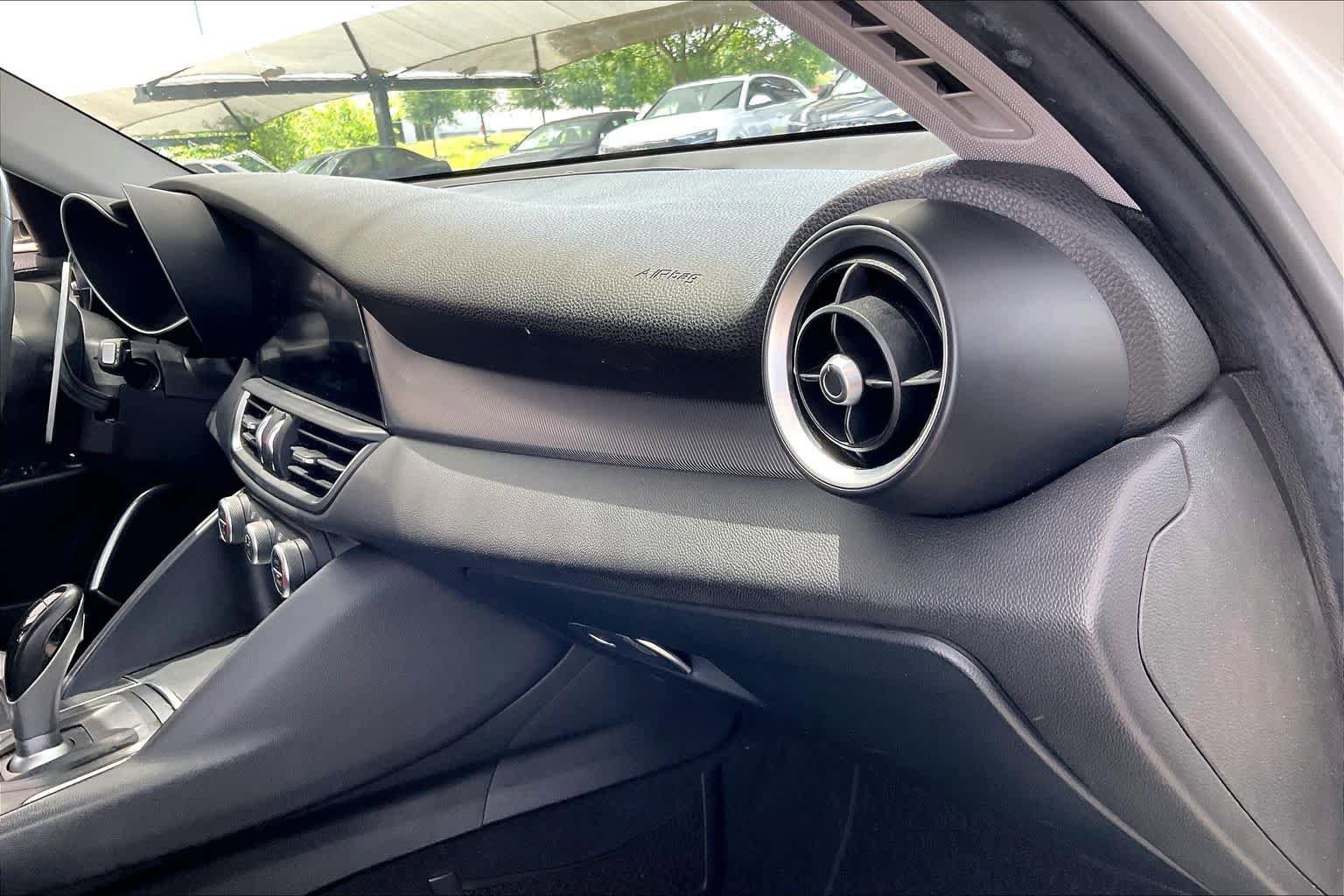 Used 2018 Alfa Romeo Giulia Ti Sport w/ Quick Order Package 22U Sport RWD image 17