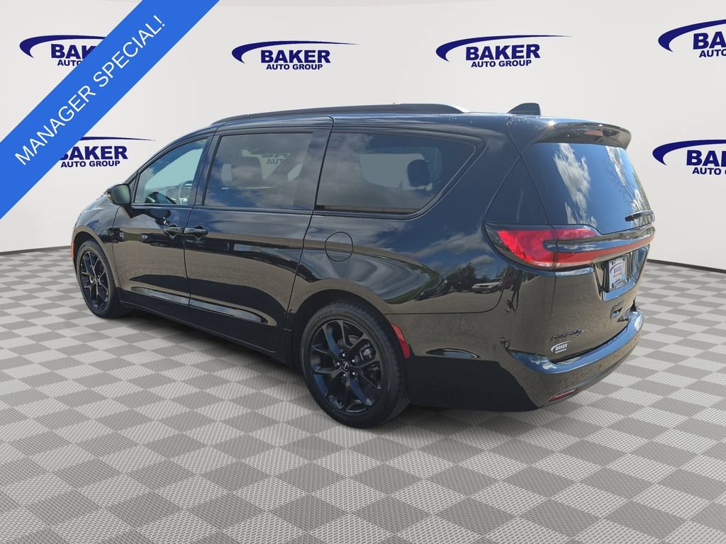 Used 2025 Chrysler Pacifica Limited FWD image 7