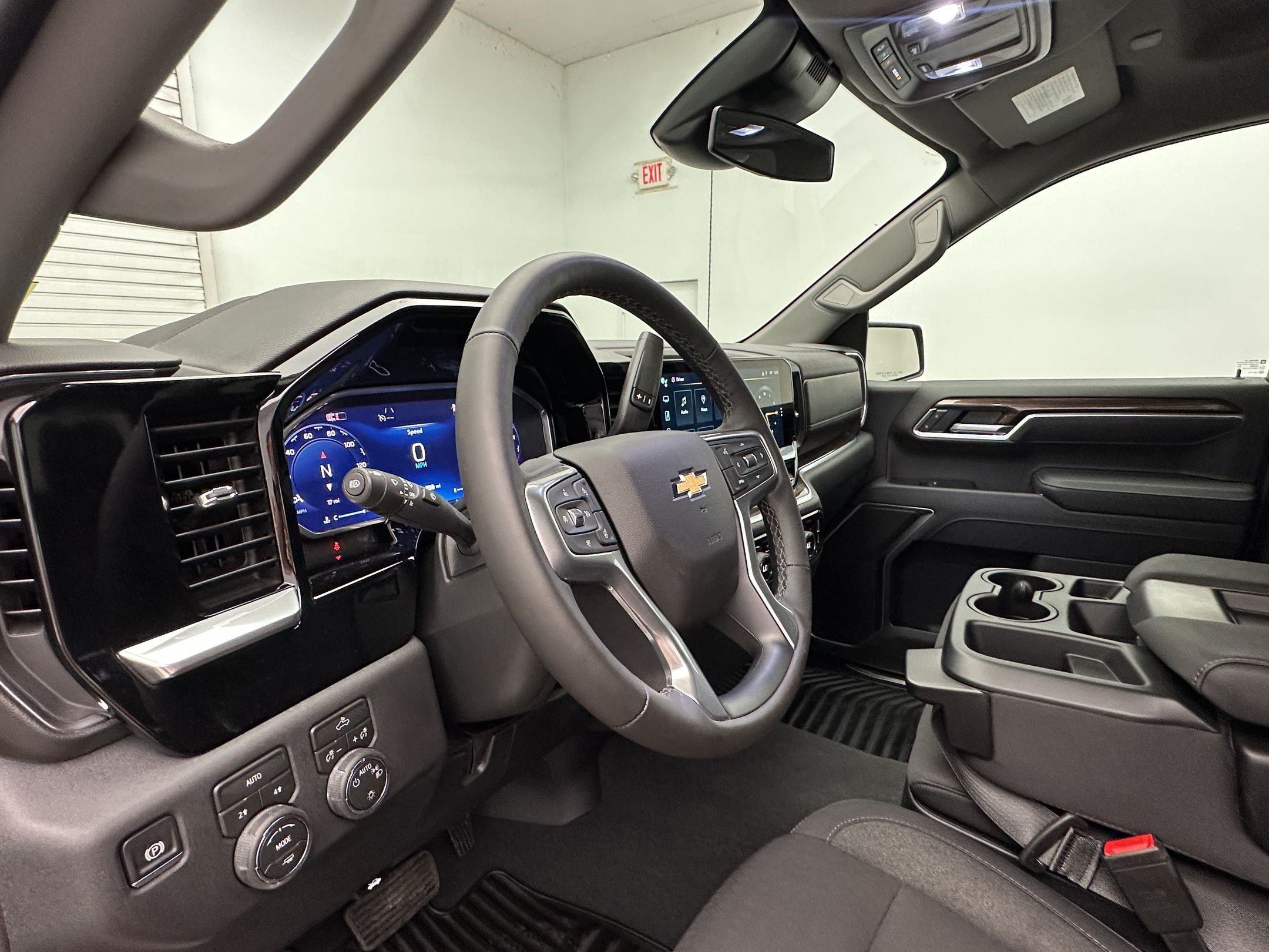 Certified 2026 Chevrolet Silverado 1500 LT AWD/4WD image 4