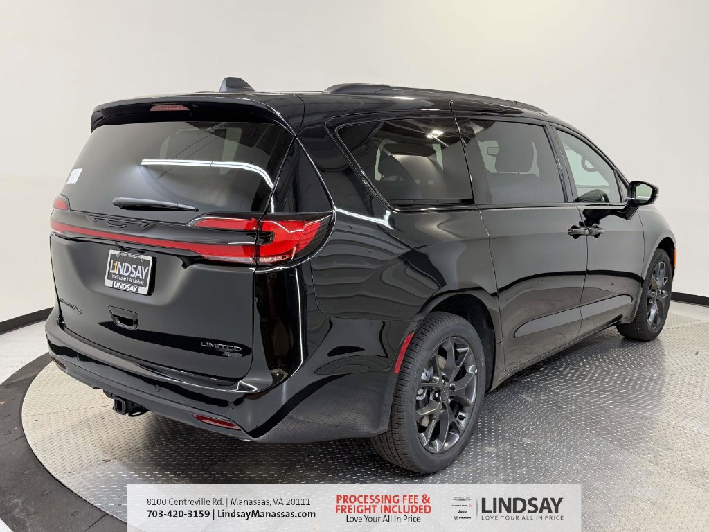 New 2027 Chrysler Pacifica Limited AWD/4WD image 8
