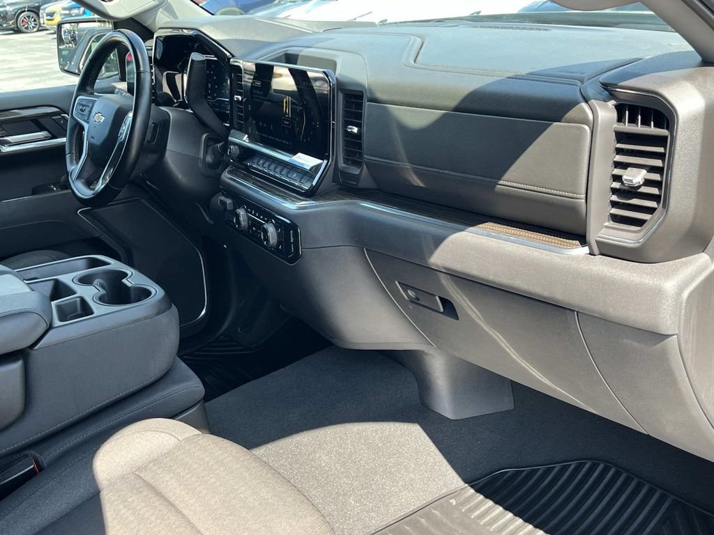 Used 2025 Chevrolet Silverado 1500 LT RWD image 23