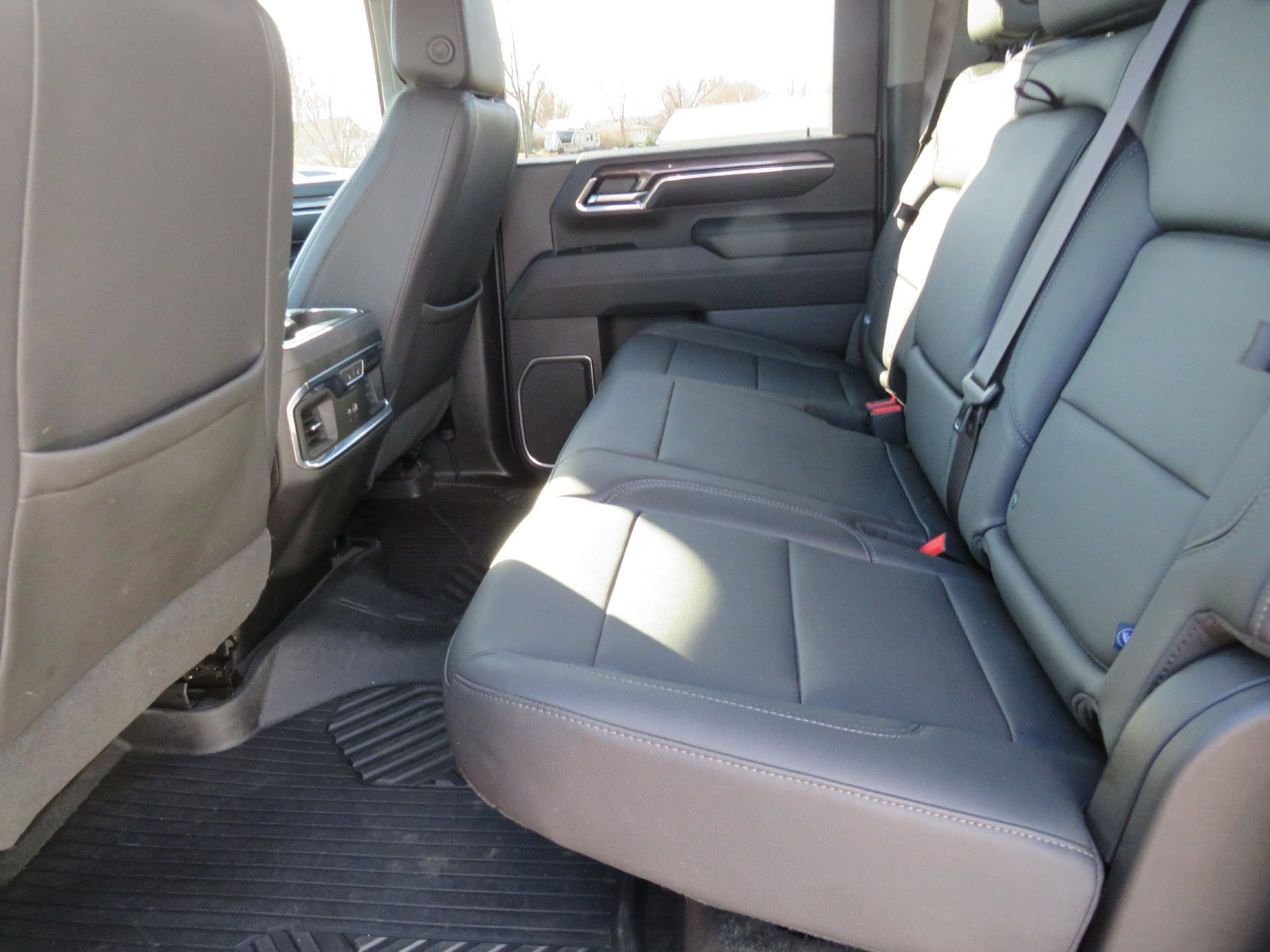 Used 2024 Chevrolet Silverado 2500 LTZ w/ LTZ Convenience Package image 11