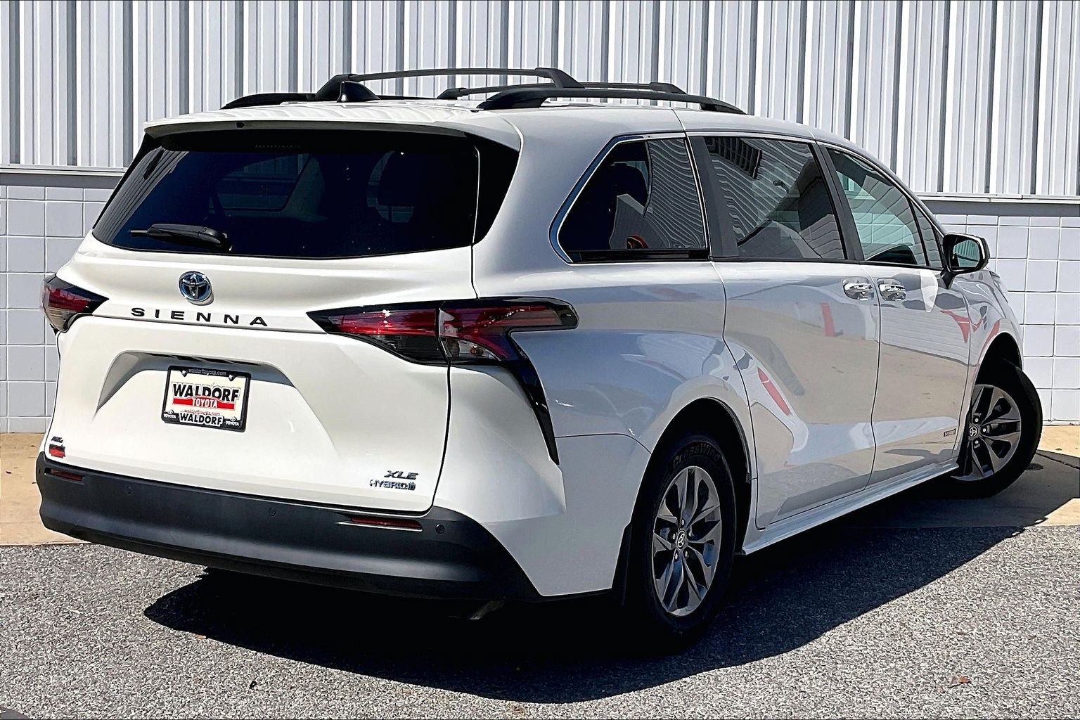 Used 2021 Toyota Sienna XLE w/ XLE Plus Package AWD/4WD image 17