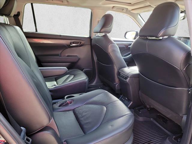 Used 2020 Toyota Highlander Limited FWD image 16