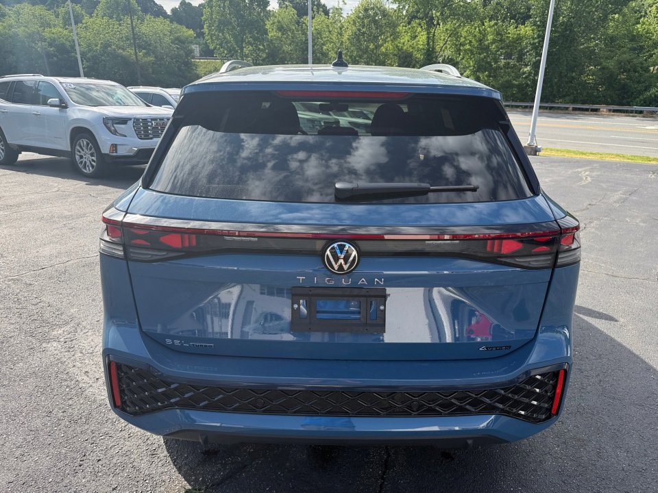 New 2026 Volkswagen Tiguan SEL R-Line AWD/4WD image 14