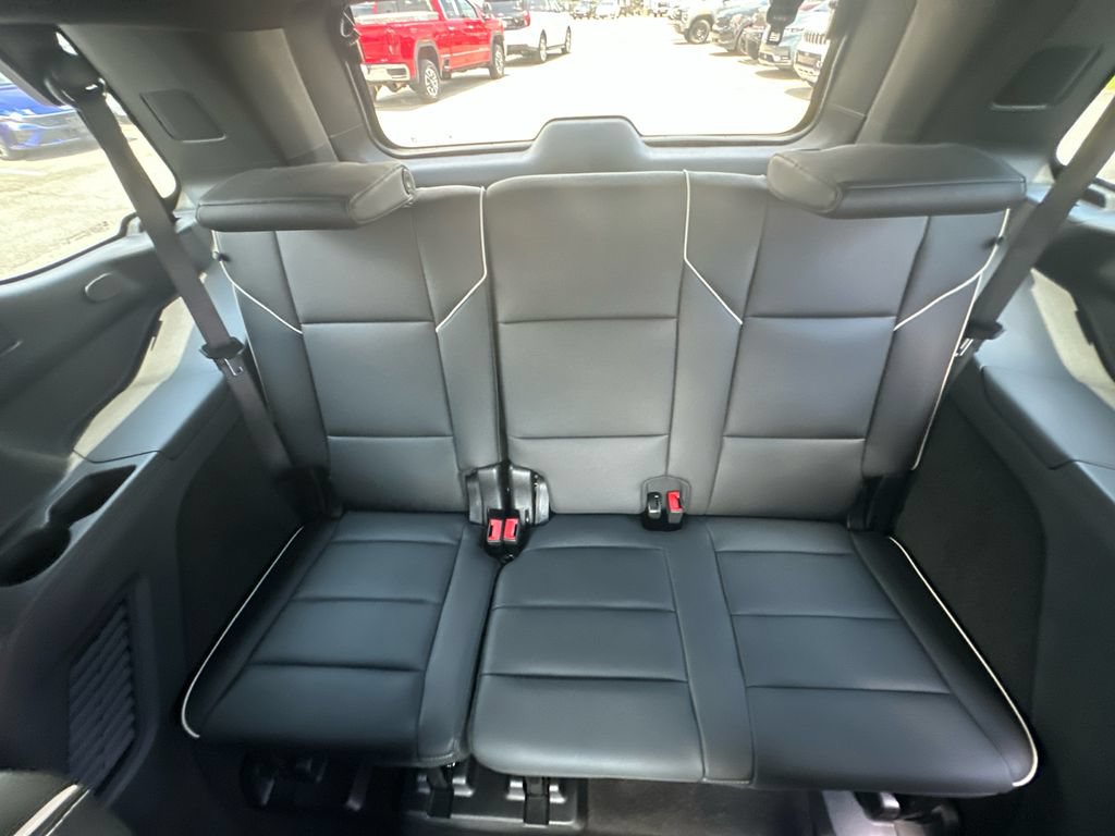 Certified 2026 Cadillac Escalade Luxury w/ LPO, Radiant Package AWD/4WD image 22