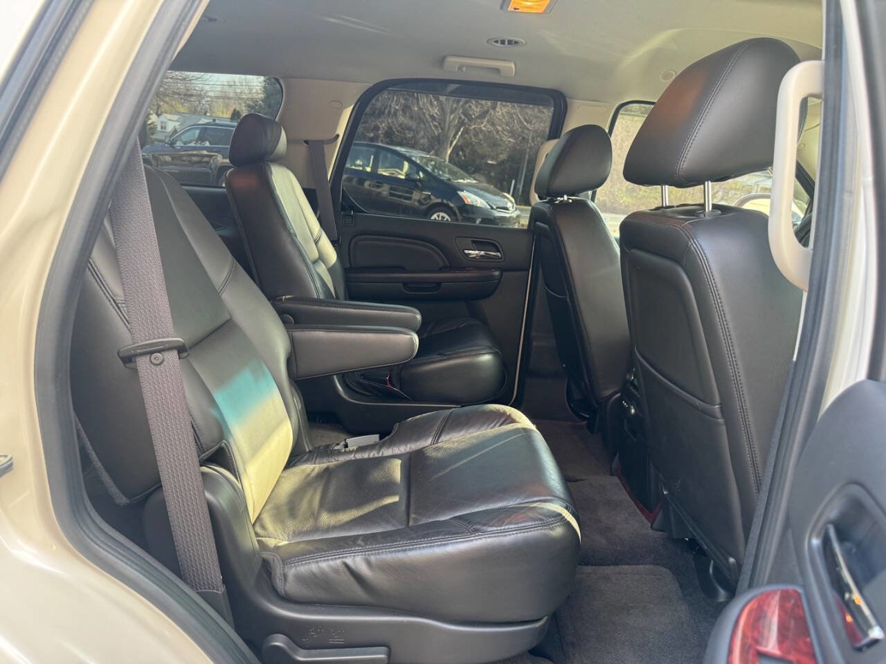 Used 2010 Cadillac Escalade 2WD image 22