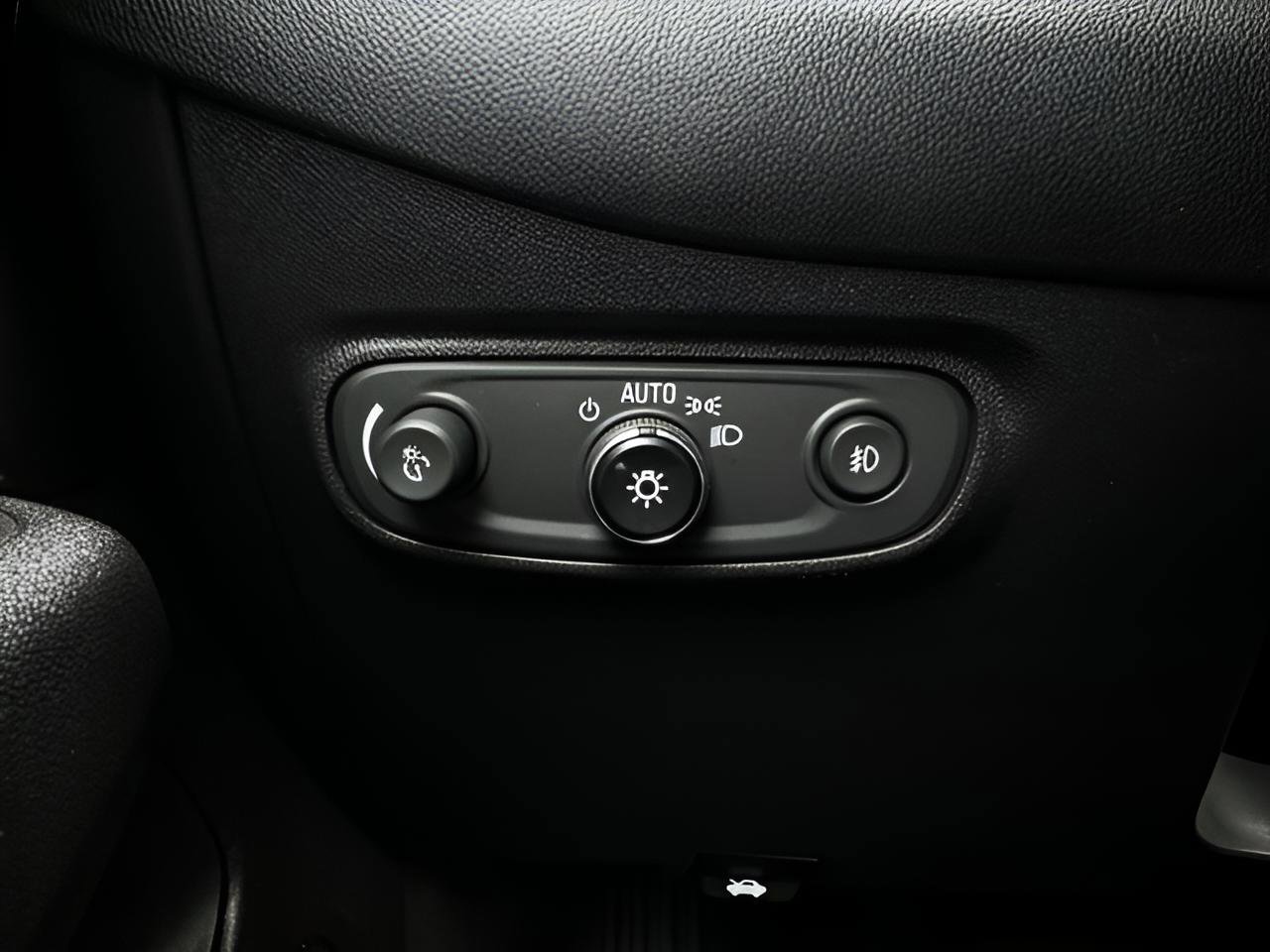 Used 2021 Chevrolet Equinox LT image 19