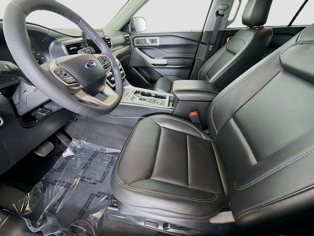 Used 2024 Ford Explorer XLT w/ Equipment Group 202A AWD/4WD image 23