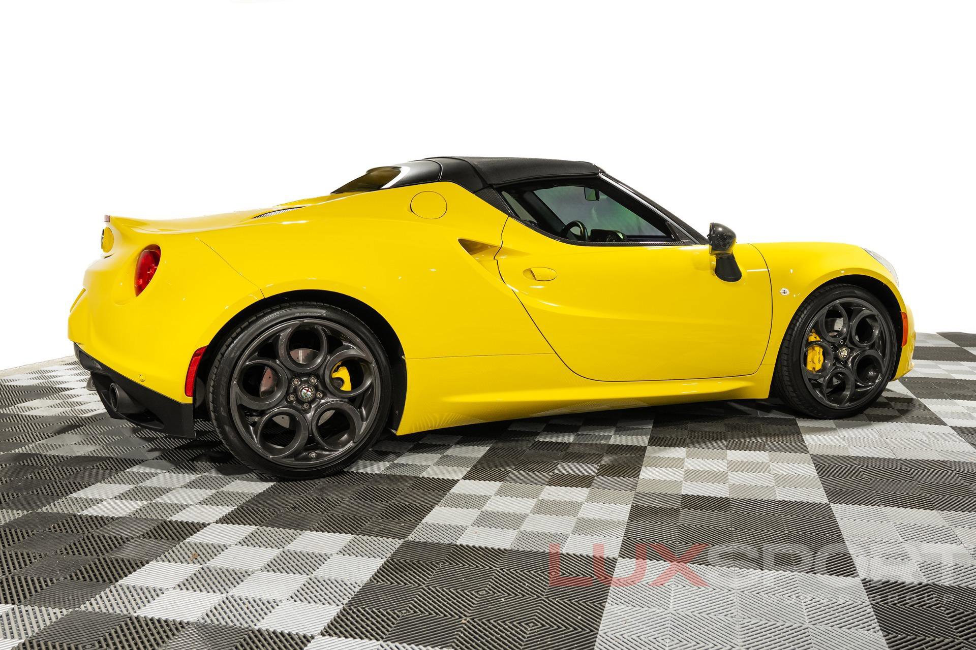 Used 2016 Alfa Romeo 4C Spider RWD image 4