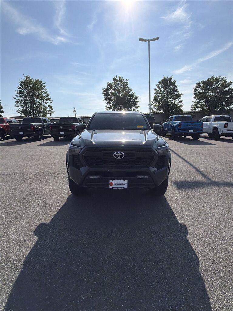 Used 2024 Toyota Tacoma TRD Off-Road w/ TRD Off Road Upgrade Package AWD/4WD image 2