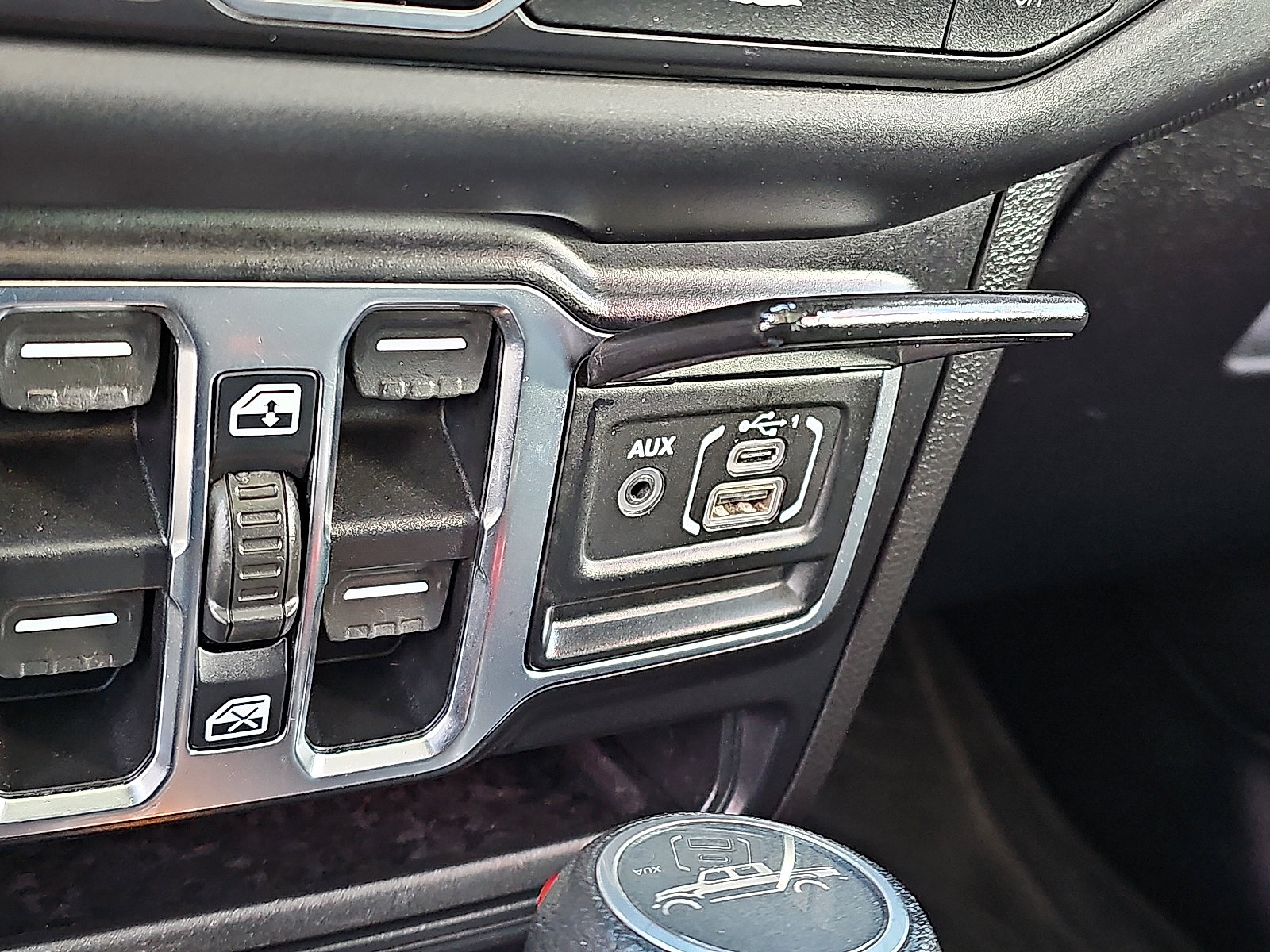 Used 2020 Jeep Gladiator Sport w/ Quick Order Package 24S image 22