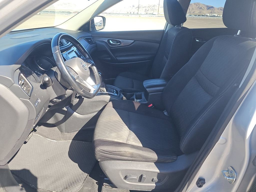 Used 2020 Nissan Rogue SV w/ Sun & Sound Touring Package AWD/4WD image 5