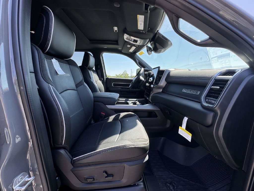 New 2026 RAM 2500 Laramie AWD/4WD image 14