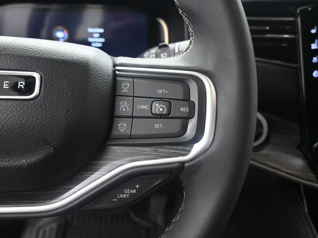 Used 2024 Jeep Wagoneer L Series II w/ Flexible Seating Group image 14