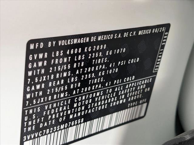 New 2025 Volkswagen Taos SE image 18