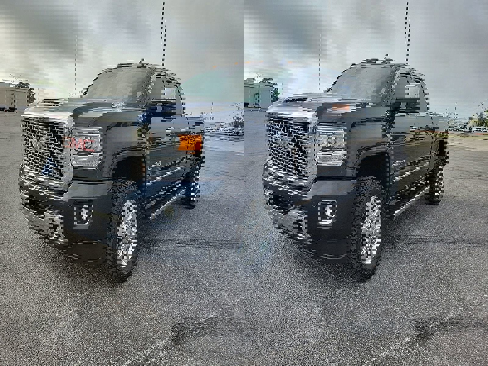 Used 2017 GMC Sierra 2500 Denali w/ Duramax Plus Package image 2