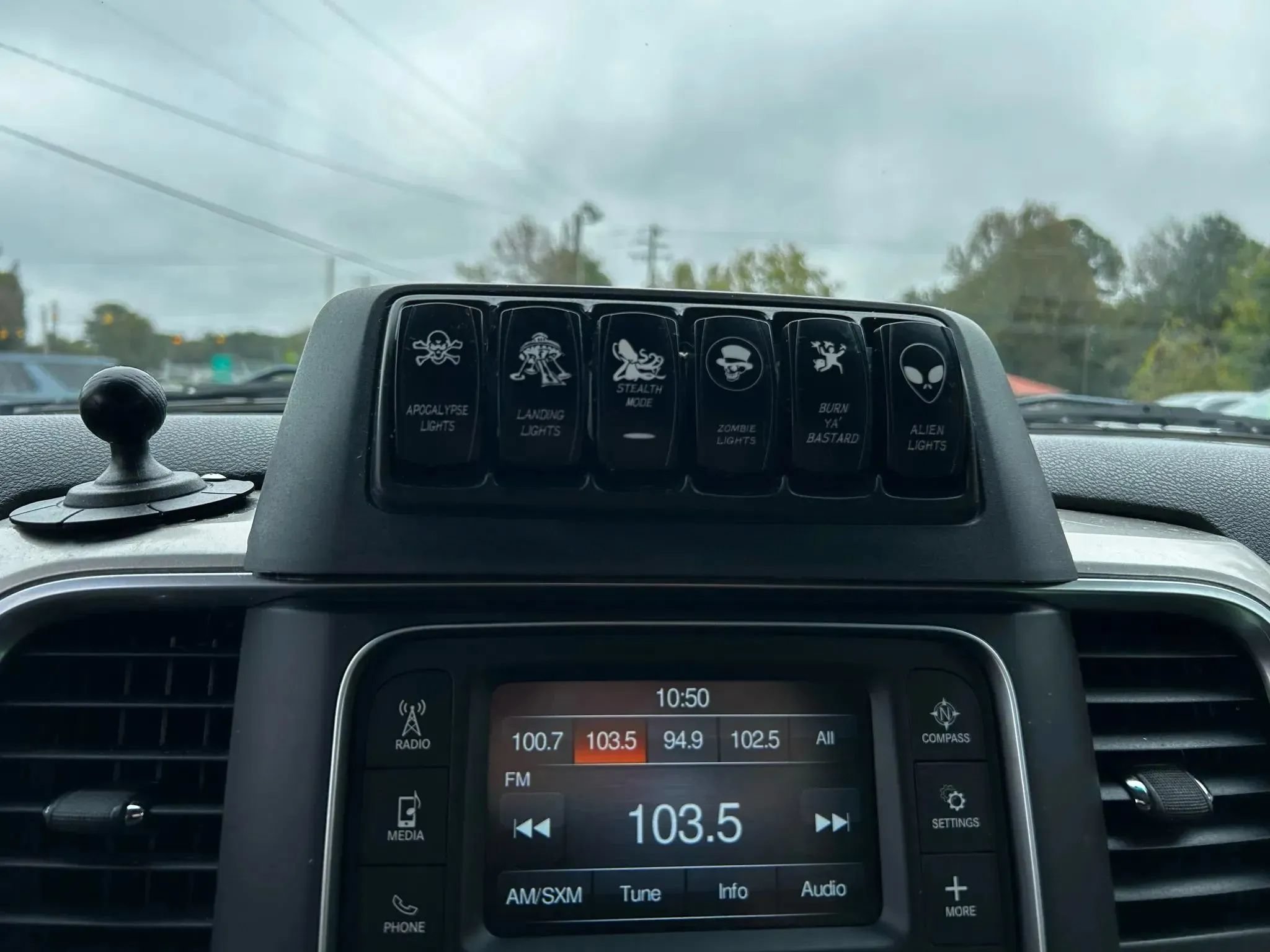 Used 2019 RAM 1500 Classic SLT RWD image 23