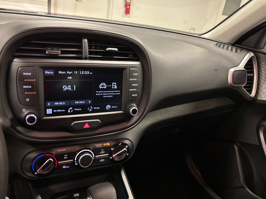 Used 2025 Kia Soul LX w/ LX Technology Package FWD image 34