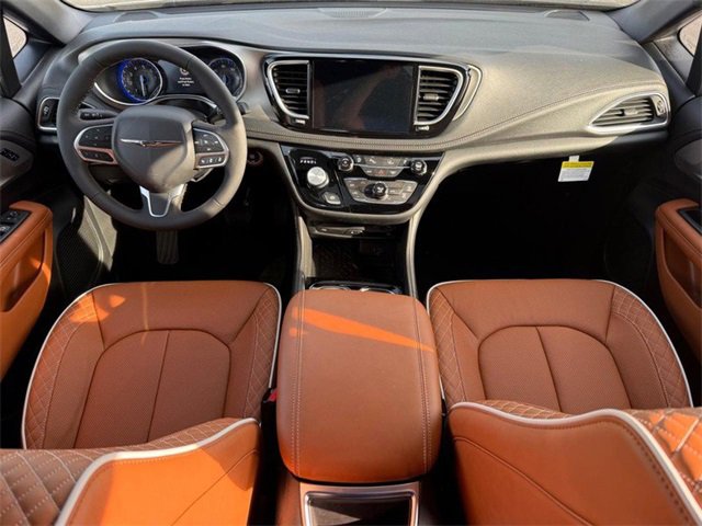 New 2026 Chrysler Pacifica Pinnacle w/ Trailer Tow Group image 15