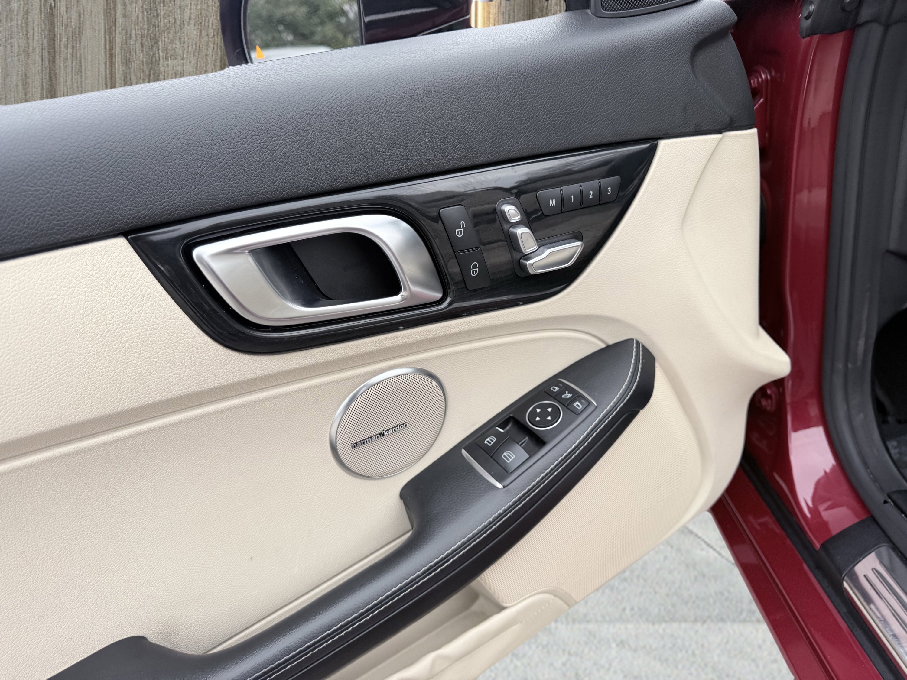 Used 2020 Mercedes-Benz SLC 300 w/ Premium Package image 27