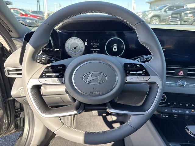Used 2025 Hyundai Elantra SEL image 17