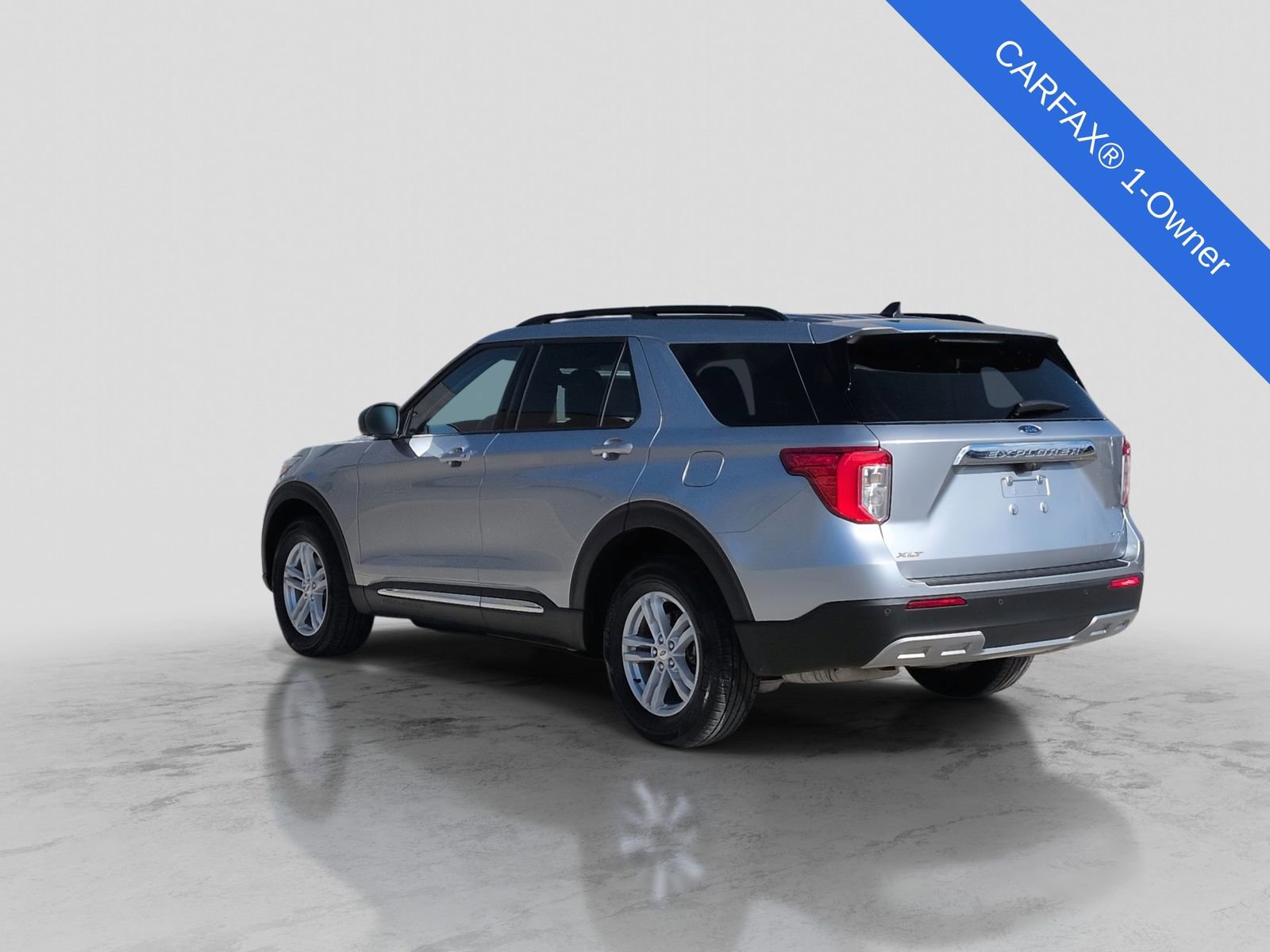 Used 2024 Ford Explorer XLT w/ Equipment Group 202A image 5