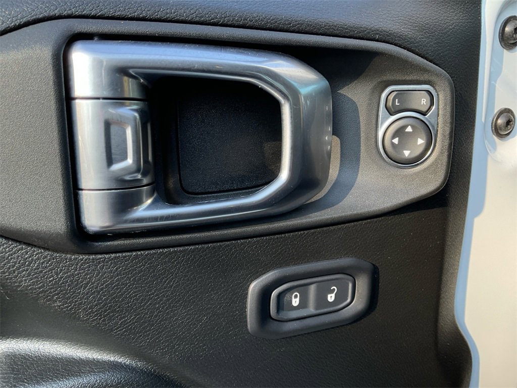 Used 2022 Jeep Gladiator Willys image 27