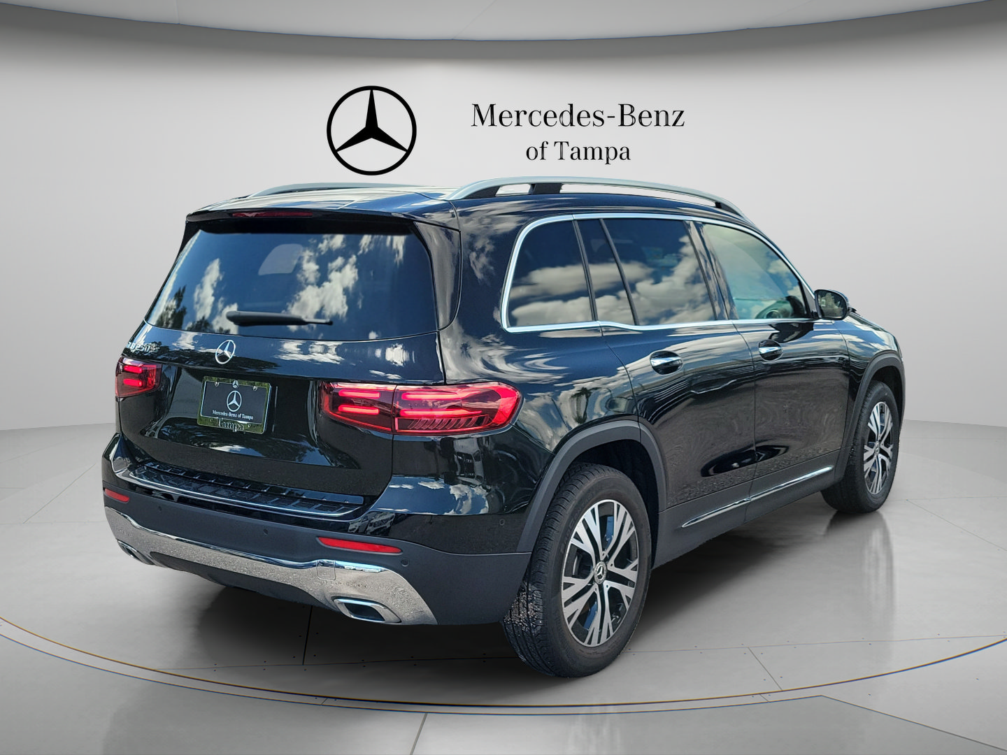 Used 2024 Mercedes-Benz GLB 250 image 3