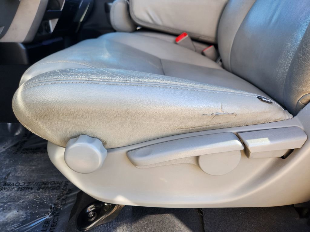 Used 2013 Toyota Tundra 4x4 CrewMax image 14