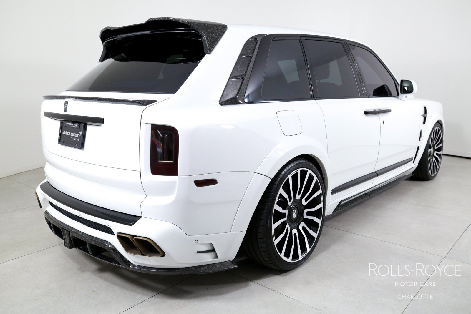 Used 2024 Rolls-Royce Cullinan AWD/4WD image 2