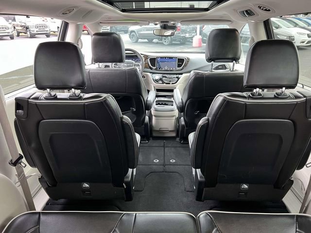 Used 2023 Chrysler Pacifica Limited image 7