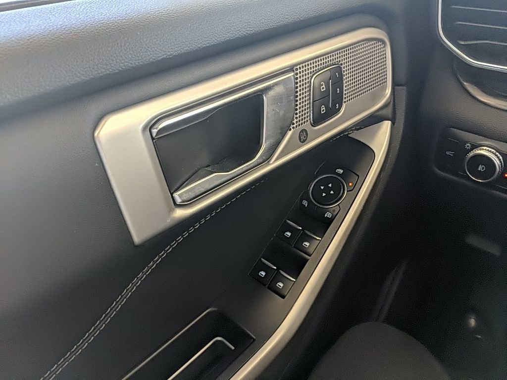 Used 2022 Ford Explorer Limited w/ Equipment Group 301A image 29