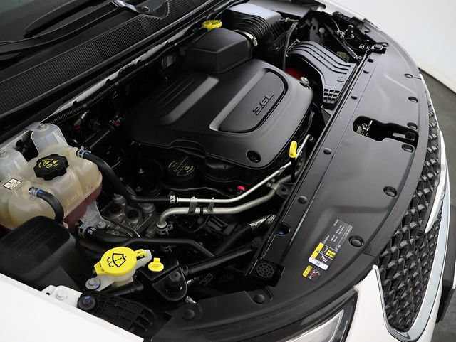 Used 2024 Chrysler Pacifica Touring-L FWD image 34