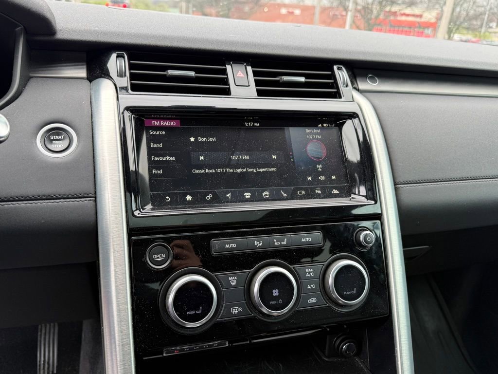 Used 2017 Land Rover Discovery HSE image 19