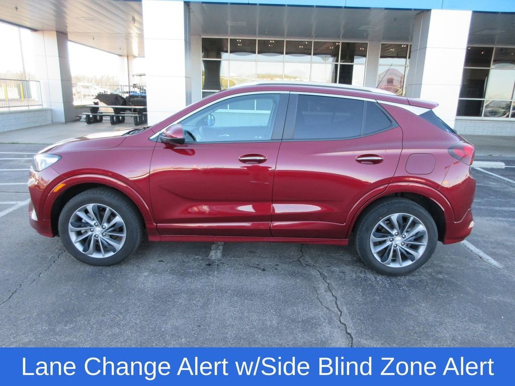 Used 2022 Buick Encore GX Select w/ Sport Touring Package image 2