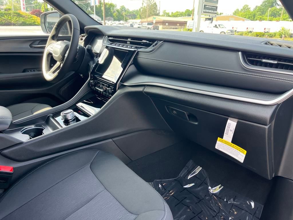 New 2025 Jeep Grand Cherokee L Laredo w/ Luxury Tech Group I image 13